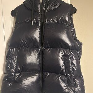 INTL d.e.t.a.i.l.s Hooded Down Puffer Vest in Shiny Black Women's Size M